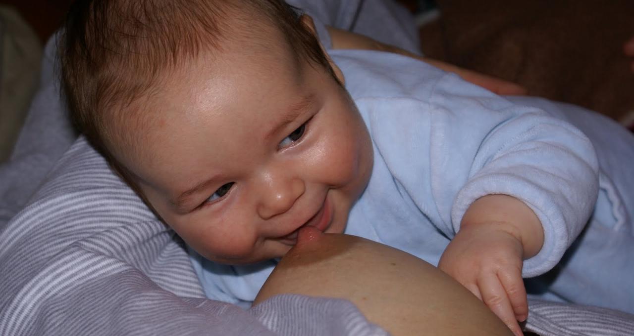 je porte mon bébé allaitement